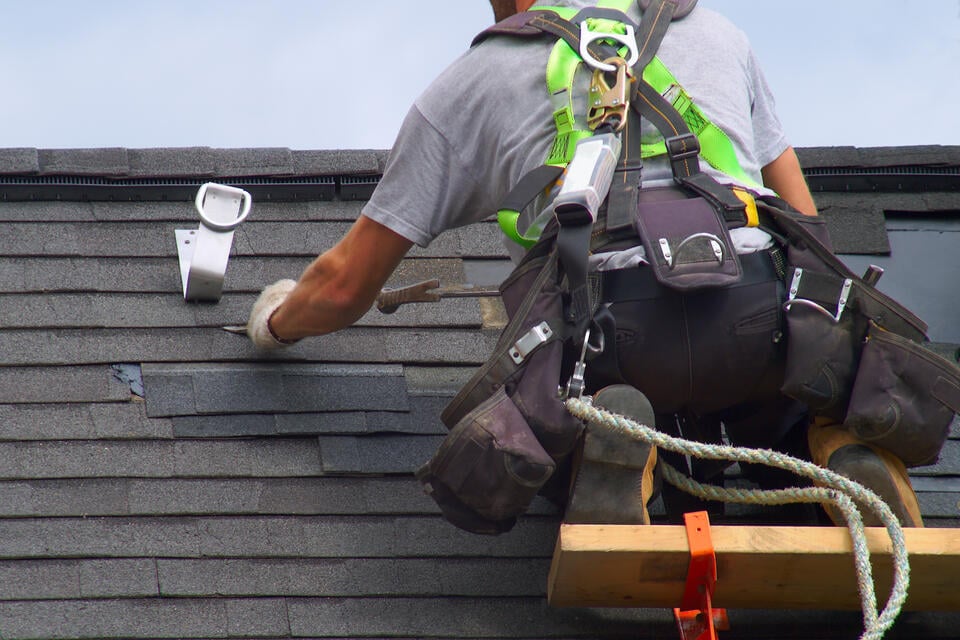 how to install ridge cap shingles-roofer installing shingles near ridge of roof