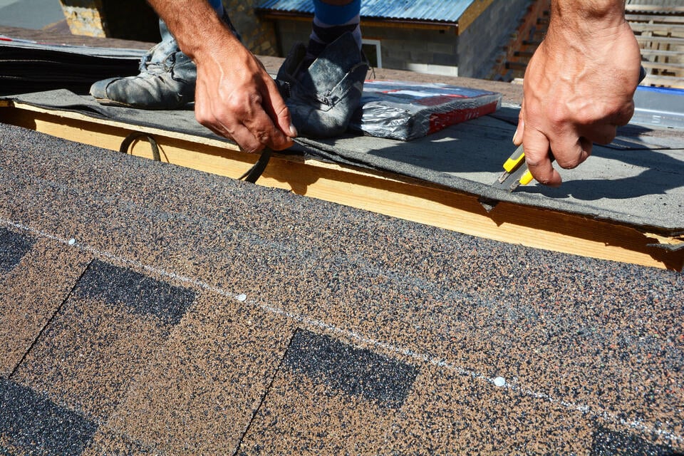 how to install ridge cap shingles-roofer preparing to install ridge cap shingles